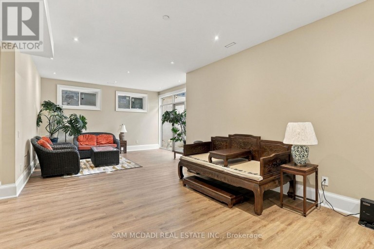 902 PARKLAND AVENUE, Mississauga (Clarkson), Ontario, L5H3H1