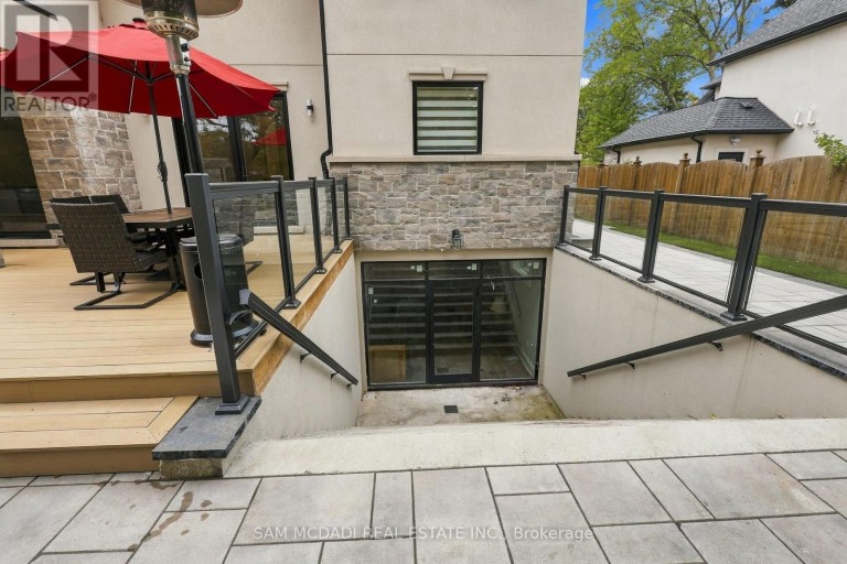 902 PARKLAND AVENUE, Mississauga (Clarkson), Ontario, L5H3H1