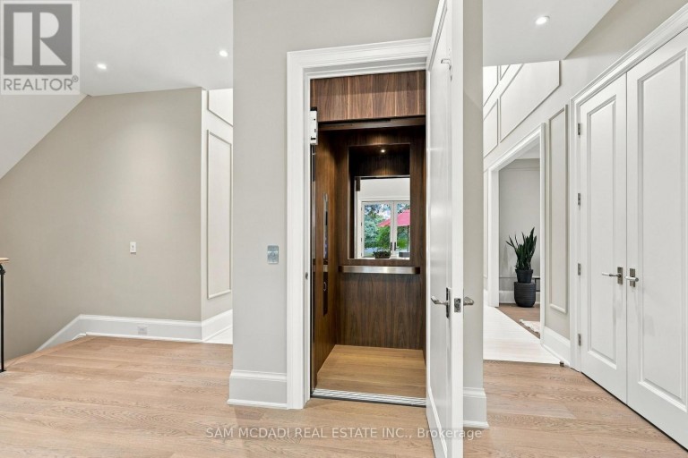 902 PARKLAND AVENUE, Mississauga (Clarkson), Ontario, L5H3H1