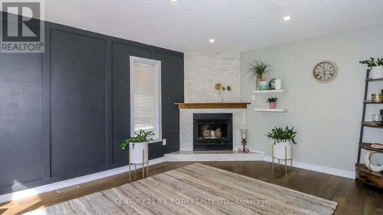 61 BARWICK DRIVE W, Barrie (West Bayfield), Ontario, L4N6Z5