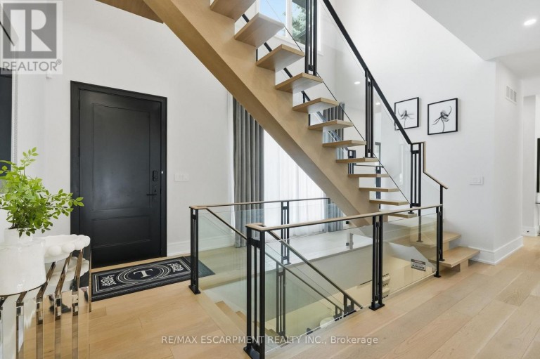 1544 LOCHLIN TRAIL, Mississauga (Mineola), Ontario, L5G3V7