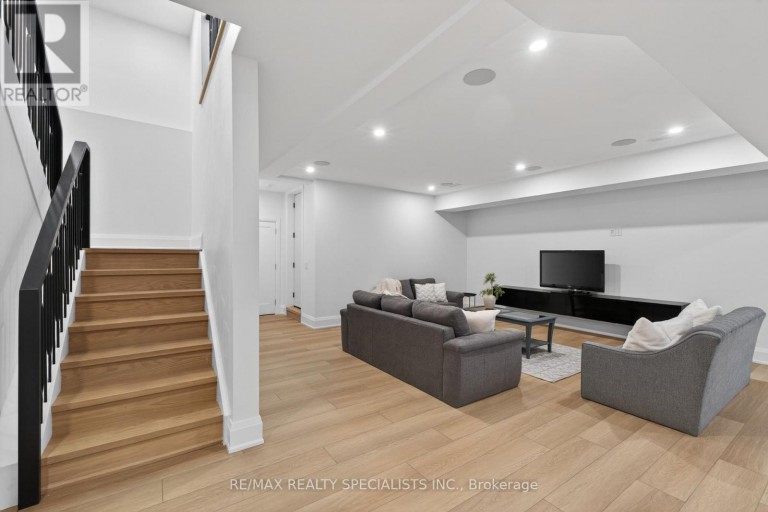 431 SEATON DRIVE, Oakville (WO West), Ontario, L6L3Y3