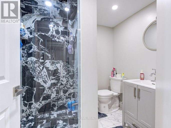 56 LOVILLA BOULEVARD, Toronto (Humberlea-Pelmo Park), Ontario, M9M1C5