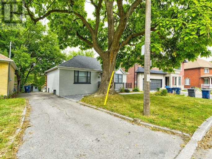 56 LOVILLA BOULEVARD, Toronto (Humberlea-Pelmo Park), Ontario, M9M1C5