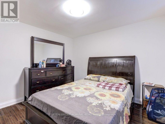 56 LOVILLA BOULEVARD, Toronto (Humberlea-Pelmo Park), Ontario, M9M1C5