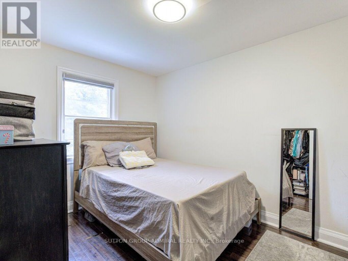 56 LOVILLA BOULEVARD, Toronto (Humberlea-Pelmo Park), Ontario, M9M1C5