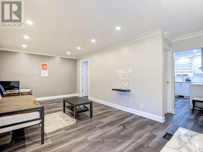 56 LOVILLA BOULEVARD, Toronto (Humberlea-Pelmo Park), Ontario, M9M1C5