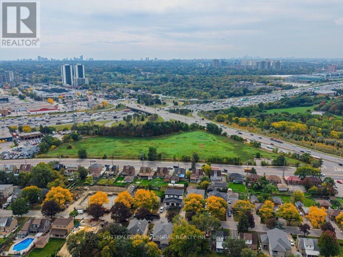 56 LOVILLA BOULEVARD, Toronto (Humberlea-Pelmo Park), Ontario, M9M1C5