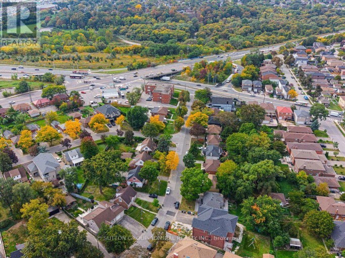 56 LOVILLA BOULEVARD, Toronto (Humberlea-Pelmo Park), Ontario, M9M1C5