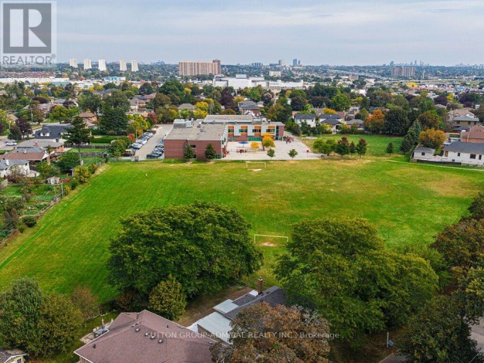 56 LOVILLA BOULEVARD, Toronto (Humberlea-Pelmo Park), Ontario, M9M1C5
