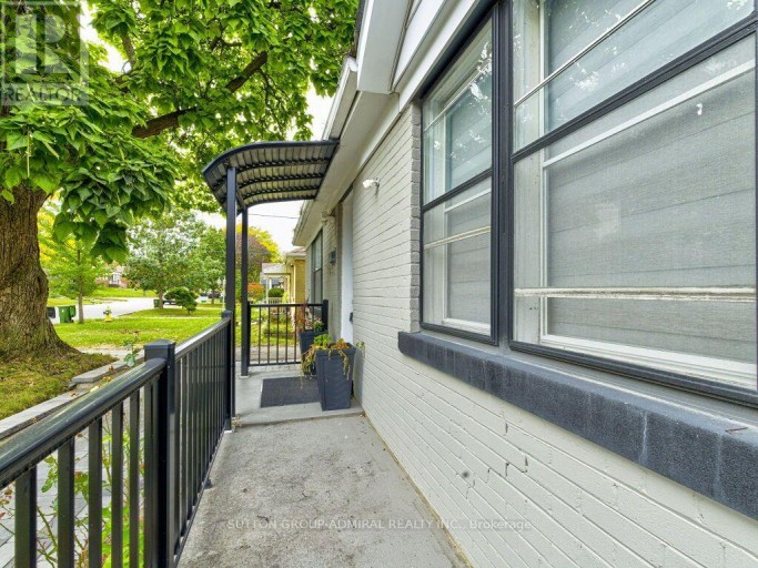 56 LOVILLA BOULEVARD, Toronto (Humberlea-Pelmo Park), Ontario, M9M1C5