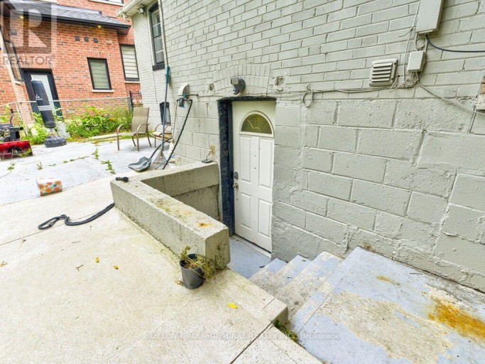 56 LOVILLA BOULEVARD, Toronto (Humberlea-Pelmo Park), Ontario, M9M1C5