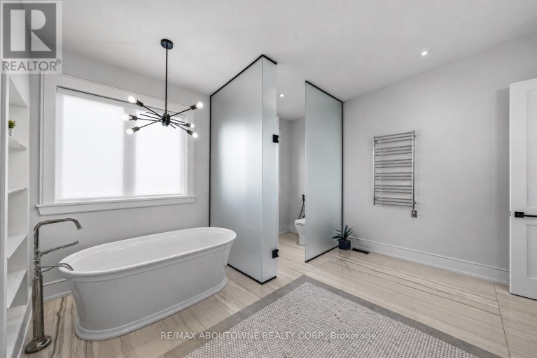 489 LAKESHORE ROAD W, Oakville (SW Southwest), Ontario, L6K1G4