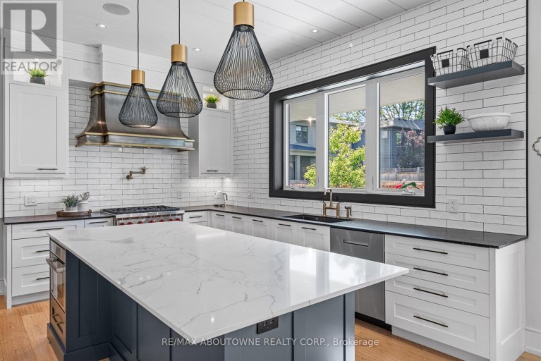 489 LAKESHORE ROAD W, Oakville (SW Southwest), Ontario, L6K1G4