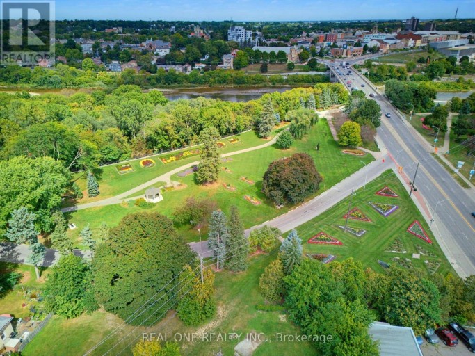 27 GILKISON STREET, Brantford, Ontario, N3T1Z7