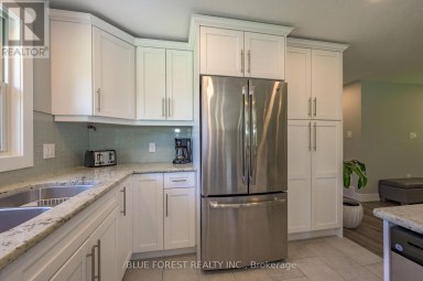 966 GLENBANNER ROAD London South (South Y) Ontario photo 11