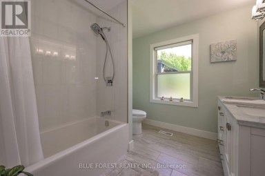 966 GLENBANNER ROAD London South (South Y) Ontario photo 22