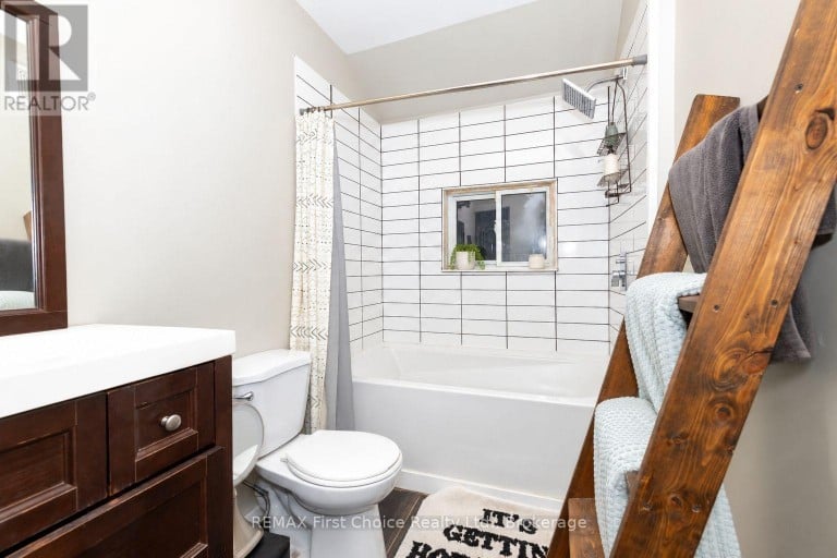 84 PENFOLD STREET, Thunder Bay (Shuniah), Ontario, P7A3J9