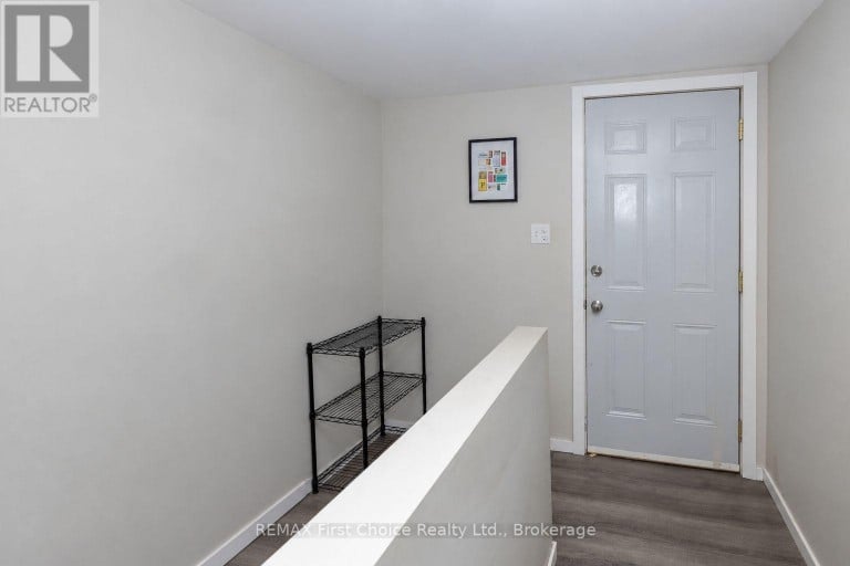 84 PENFOLD STREET, Thunder Bay (Shuniah), Ontario, P7A3J9