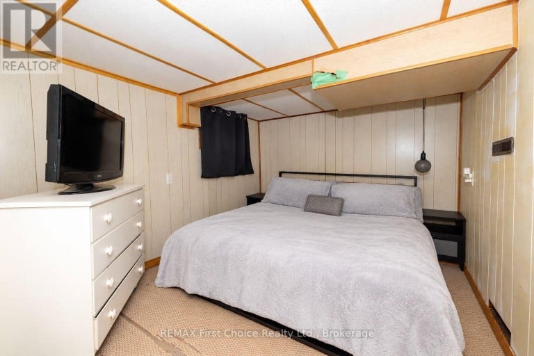 84 PENFOLD STREET, Thunder Bay (Shuniah), Ontario, P7A3J9