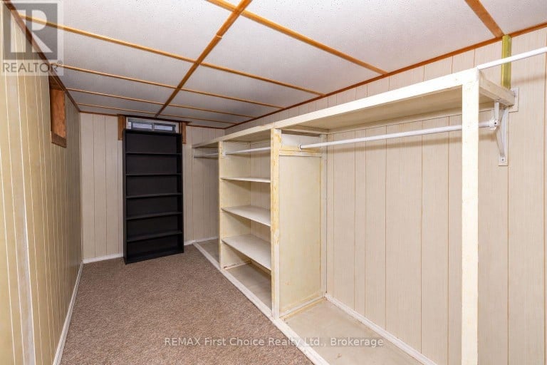84 PENFOLD STREET, Thunder Bay (Shuniah), Ontario, P7A3J9