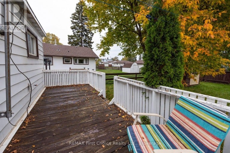 84 PENFOLD STREET, Thunder Bay (Shuniah), Ontario, P7A3J9