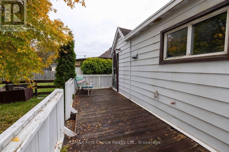 84 PENFOLD STREET, Thunder Bay (Shuniah), Ontario, P7A3J9