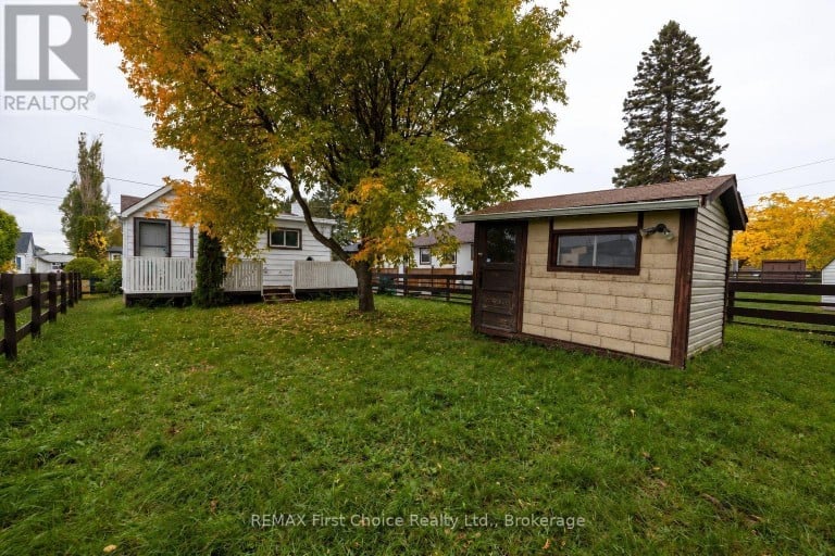84 PENFOLD STREET, Thunder Bay (Shuniah), Ontario, P7A3J9