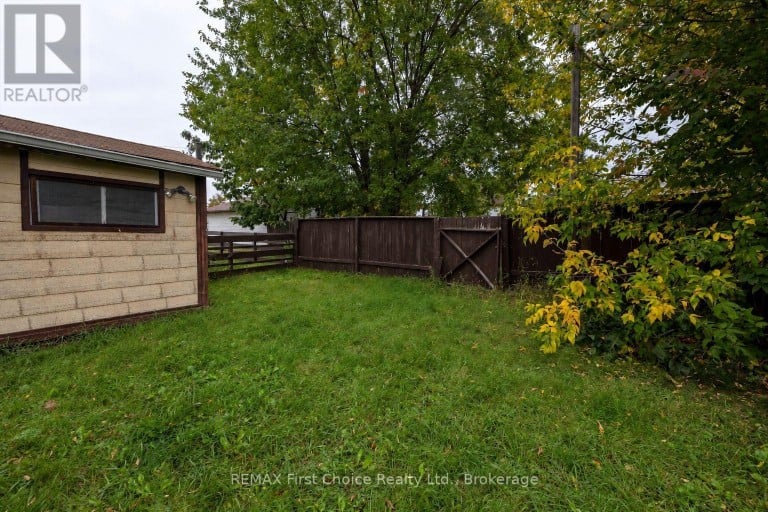 84 PENFOLD STREET, Thunder Bay (Shuniah), Ontario, P7A3J9