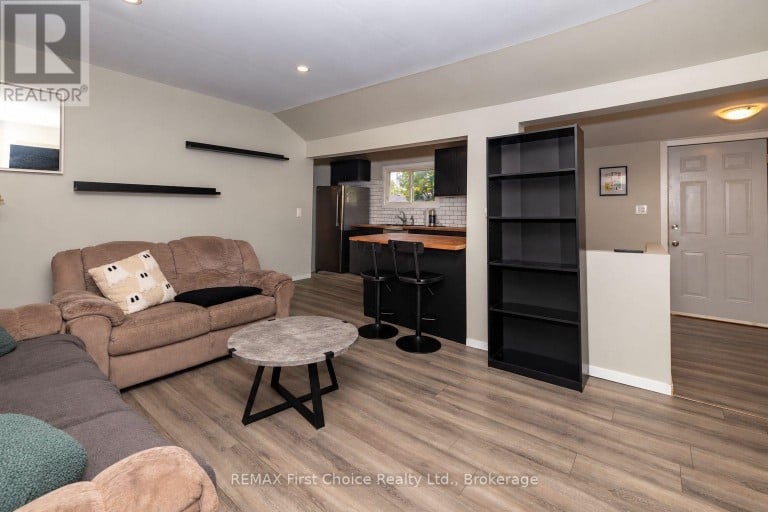 84 PENFOLD STREET, Thunder Bay (Shuniah), Ontario, P7A3J9