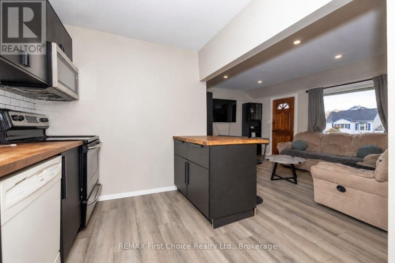 84 PENFOLD STREET, Thunder Bay (Shuniah), Ontario, P7A3J9
