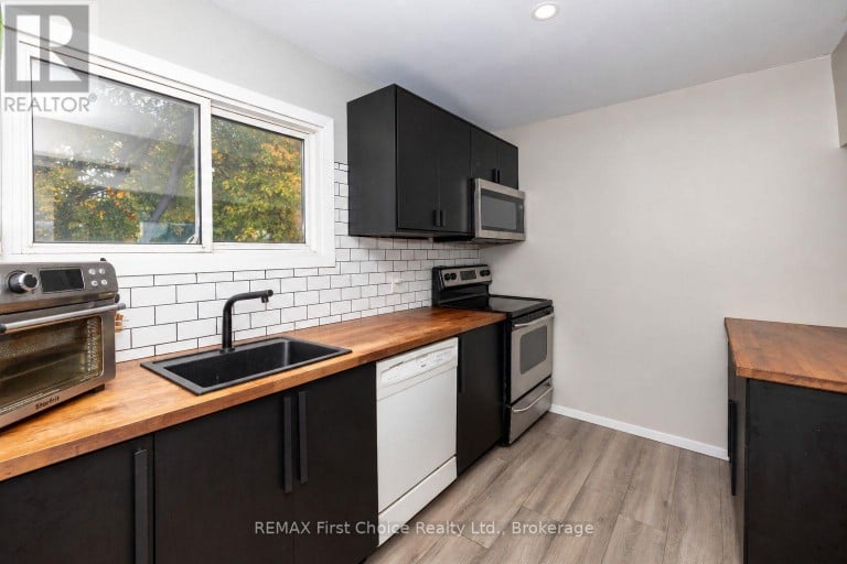 84 PENFOLD STREET, Thunder Bay (Shuniah), Ontario, P7A3J9