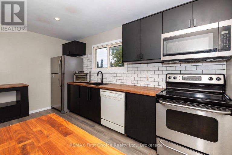 84 PENFOLD STREET, Thunder Bay (Shuniah), Ontario, P7A3J9