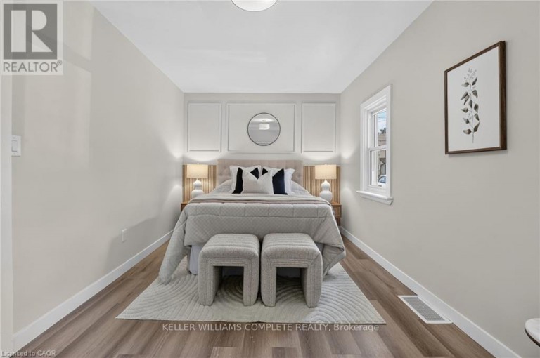 43 BRUCEDALE AVENUE E, Hamilton (Centremount), Ontario, L9A1N1