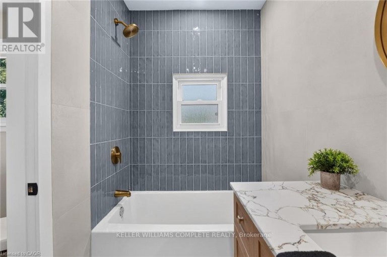 43 BRUCEDALE AVENUE E, Hamilton (Centremount), Ontario, L9A1N1