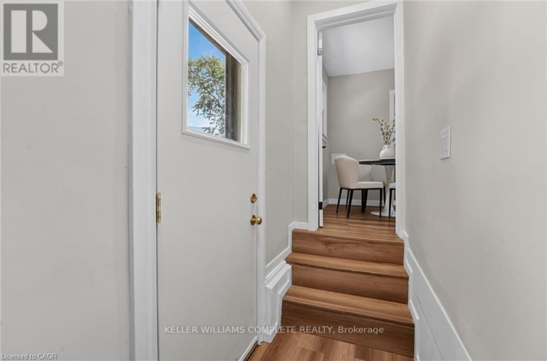 43 BRUCEDALE AVENUE E, Hamilton (Centremount), Ontario, L9A1N1