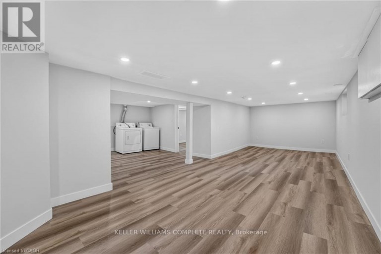 43 BRUCEDALE AVENUE E, Hamilton (Centremount), Ontario, L9A1N1