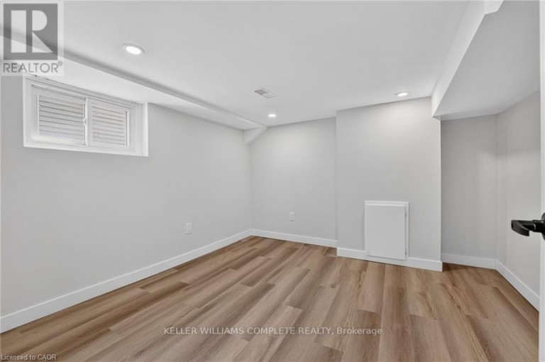 43 BRUCEDALE AVENUE E, Hamilton (Centremount), Ontario, L9A1N1