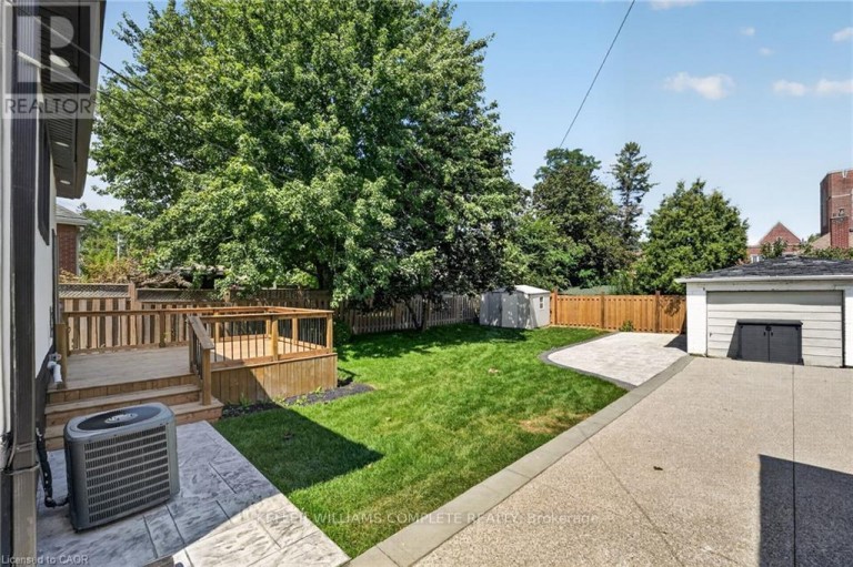 43 BRUCEDALE AVENUE E, Hamilton (Centremount), Ontario, L9A1N1