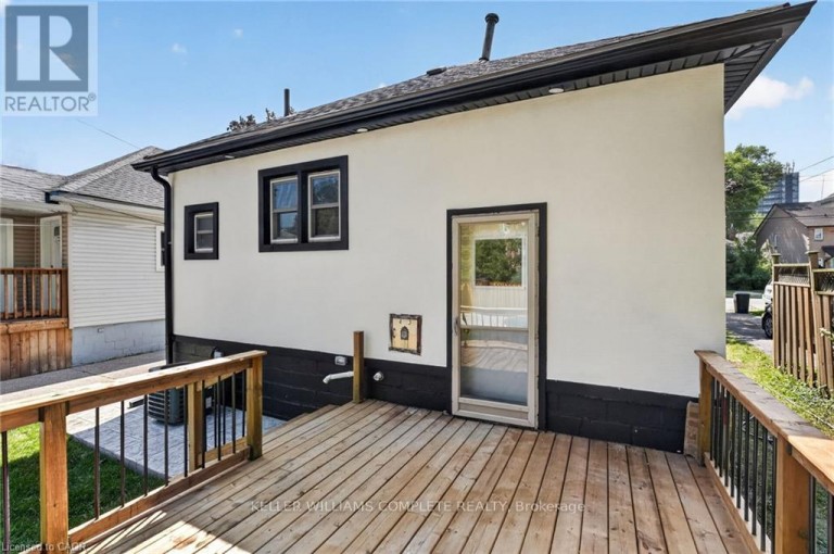 43 BRUCEDALE AVENUE E, Hamilton (Centremount), Ontario, L9A1N1