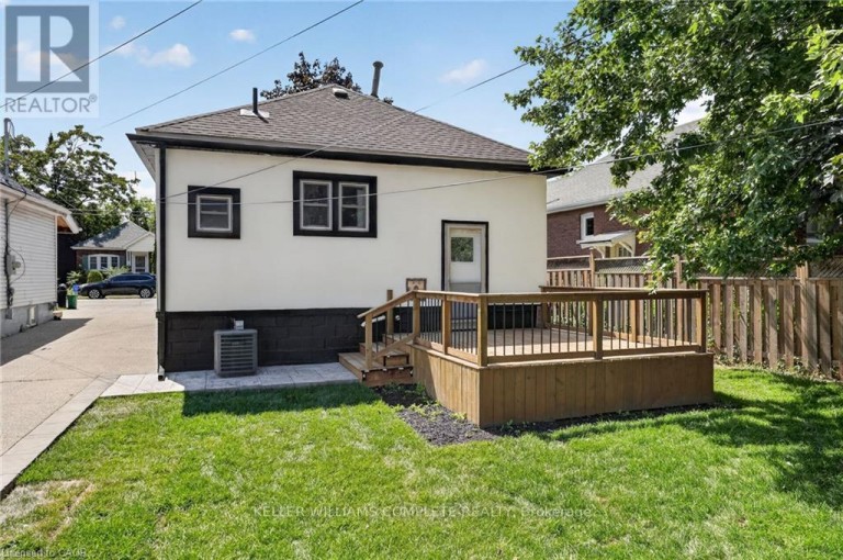 43 BRUCEDALE AVENUE E, Hamilton (Centremount), Ontario, L9A1N1