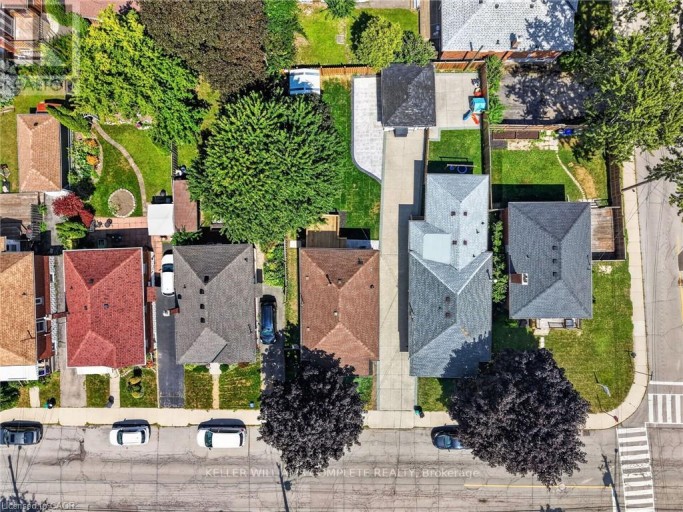 43 BRUCEDALE AVENUE E, Hamilton (Centremount), Ontario, L9A1N1