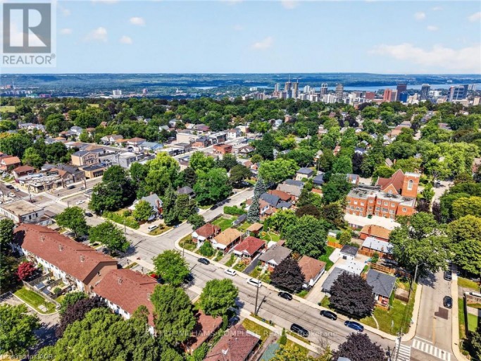 43 BRUCEDALE AVENUE E, Hamilton (Centremount), Ontario, L9A1N1