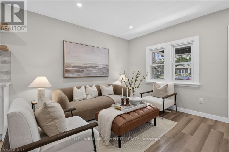 43 BRUCEDALE AVENUE E, Hamilton (Centremount), Ontario, L9A1N1