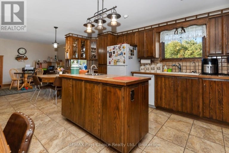 3410 HWY 11 71 HIGHWAY, La Vallee, Ontario, P0W1C0
