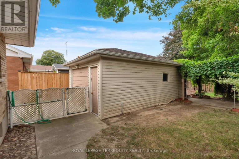 126 PARTRIDGE CRESCENT, Chatham-Kent (Chatham), Ontario, N7L1E9