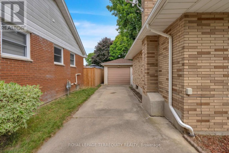 126 PARTRIDGE CRESCENT, Chatham-Kent (Chatham), Ontario, N7L1E9
