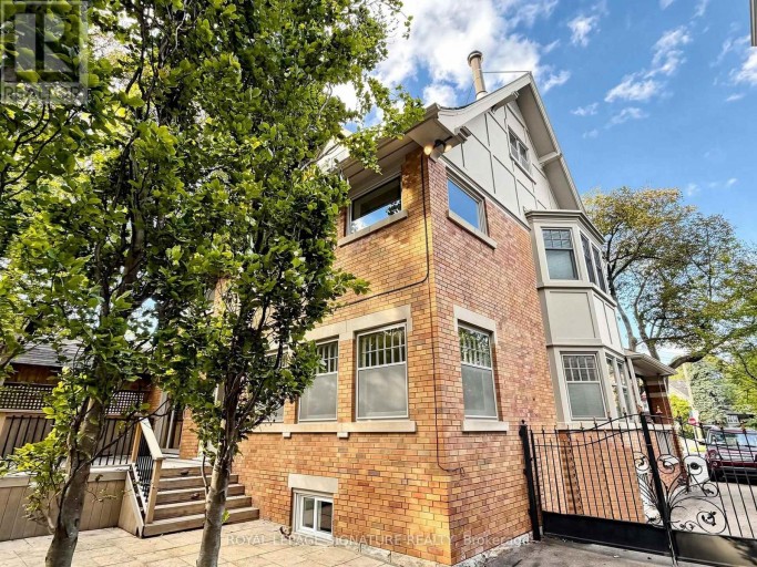 92 INGLEWOOD DRIVE, Toronto (Rosedale-Moore Park), Ontario, M4T1H5