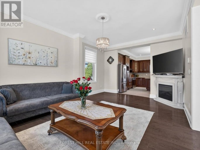 114 REGENT ROAD, Toronto (Downsview-Roding-CFB), Ontario, M3K1H4