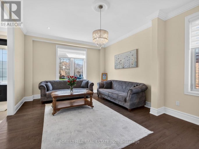 114 REGENT ROAD, Toronto (Downsview-Roding-CFB), Ontario, M3K1H4